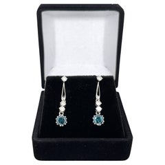 Orecchini a goccia in oro bianco 18K con diamante blu naturale taglio rotondo