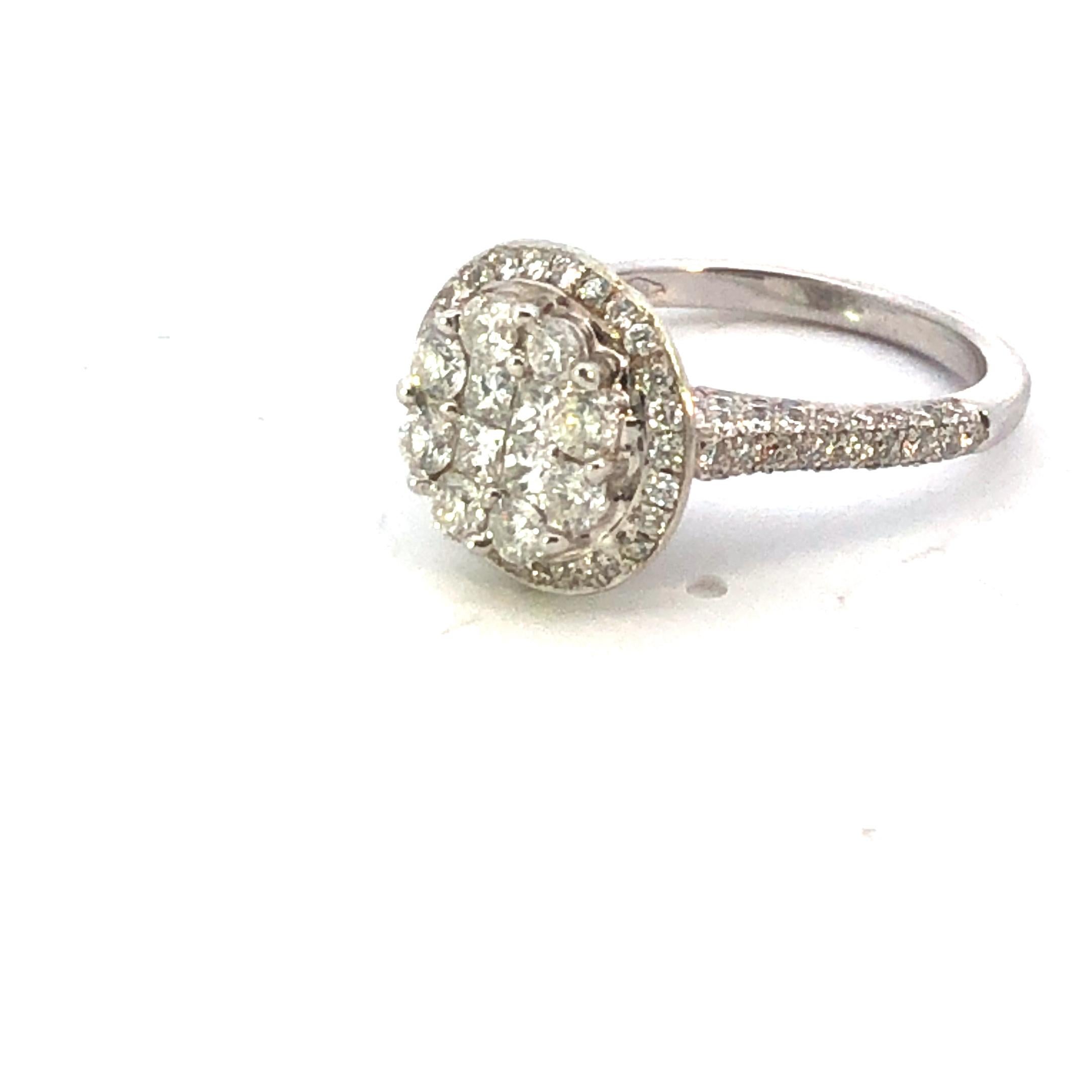 Taille brillant Bague cocktail grappe de diamants ronds en or blanc 18 carats, poids total de 2,00 carats en vente