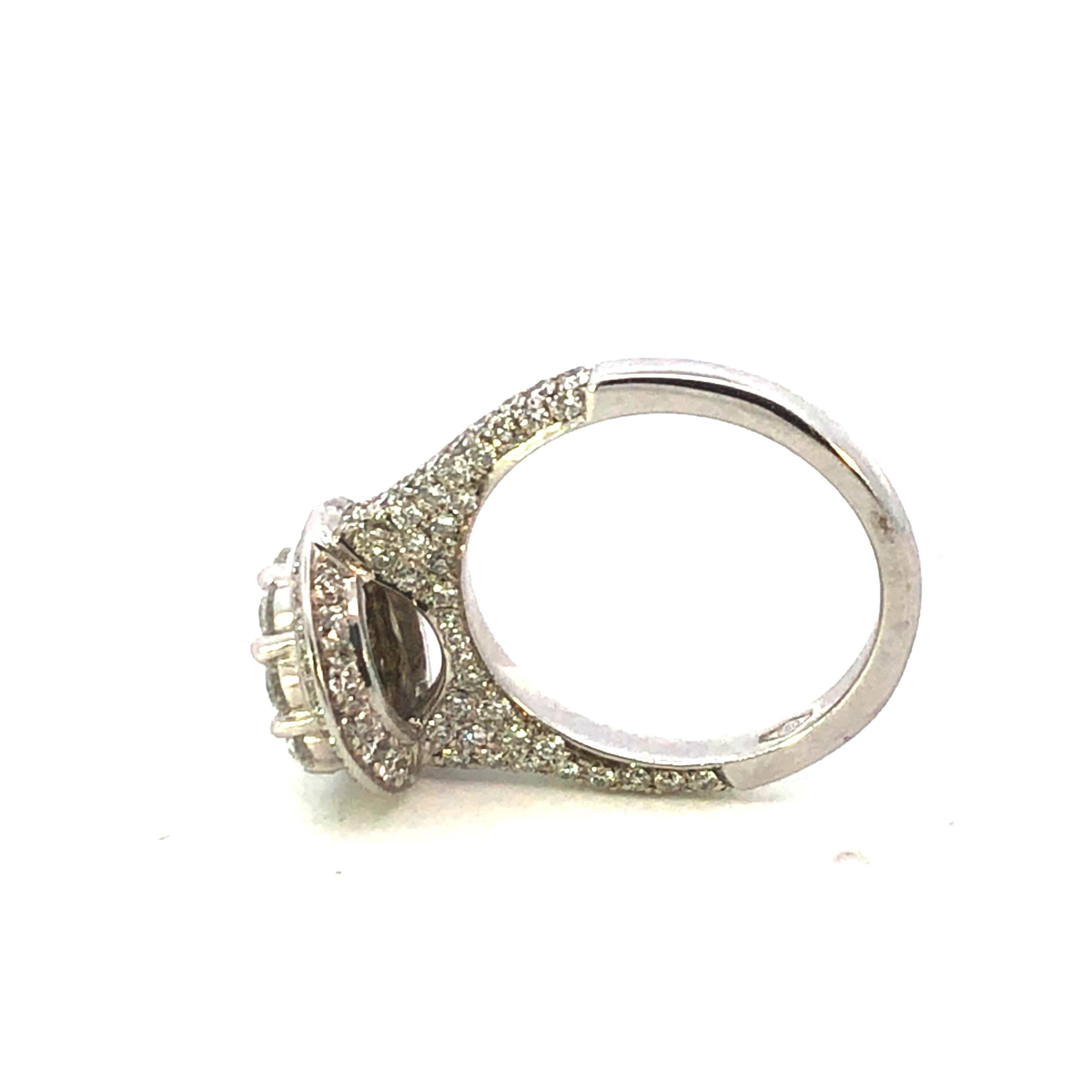 Bague cocktail grappe de diamants ronds en or blanc 18 carats, poids total de 2,00 carats Neuf - En vente à New York, NY