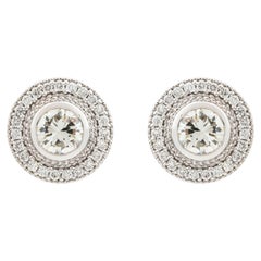 Orecchini a bottone in oro bianco 18 carati con diamanti rotondi in montatura halo da 1,76 carati, gioielli in stile Estate Jewelry