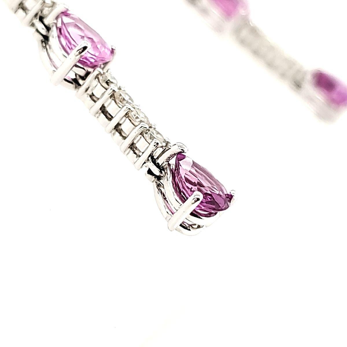 Contemporain Or blanc 18 carats, saphir blanc rond taille poire 1,95, saphir rose taille poire 1,75 diamant en vente
