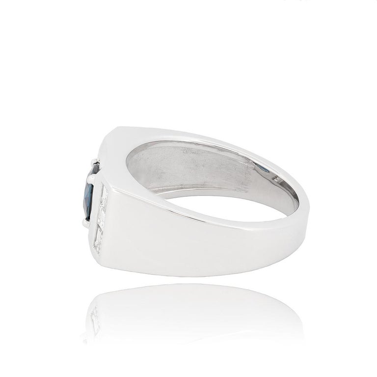 Round Cut 18k White Gold Royal Blue Sapphire & Diamond Gentleman’s Ring For Sale