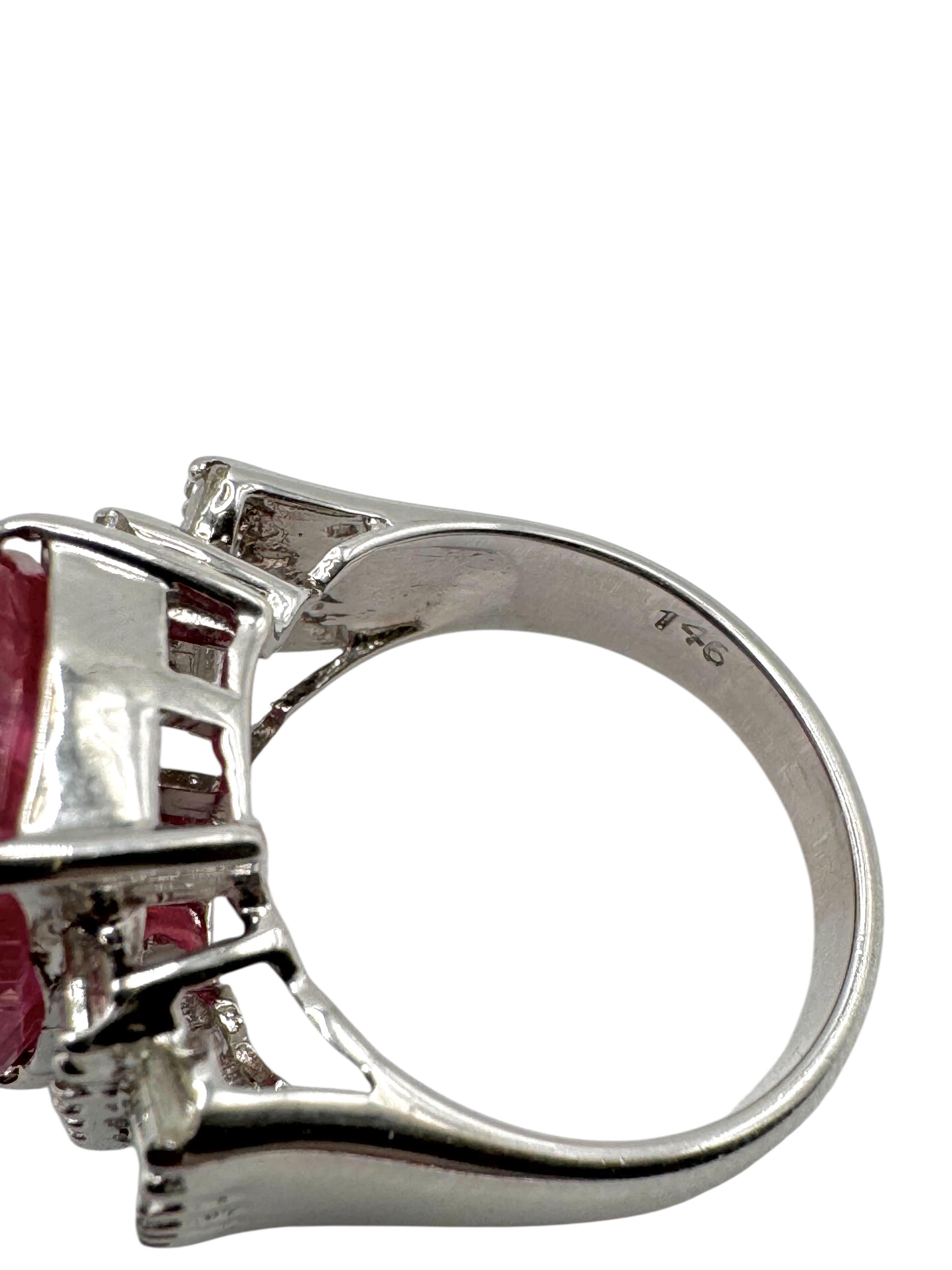 Cocktailring aus 18 Karat Weißgold mit Rubin und Diamant im Angebot 1