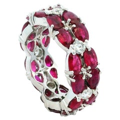Bague d'éternité en or blanc 18 carats, rubis et diamants, 5,50 carats