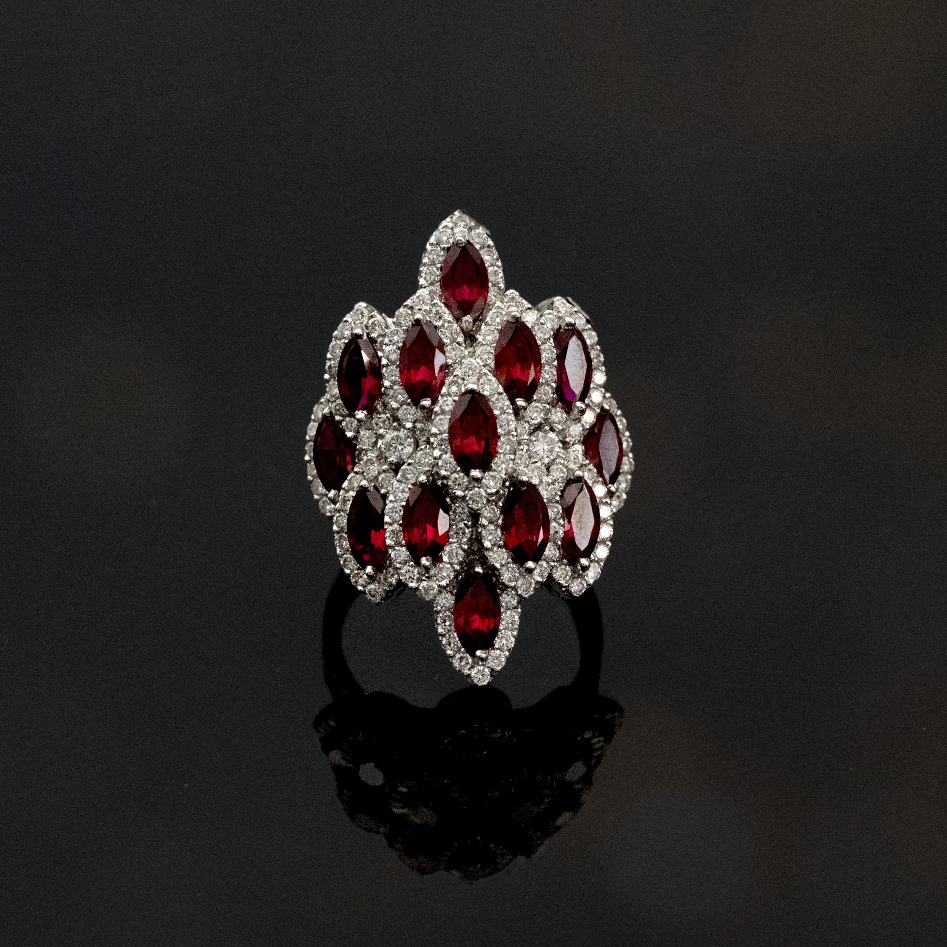 18K Weißgold Rubin und Diamant Marquise Cocktail Ring (Zeitgenössisch) im Angebot