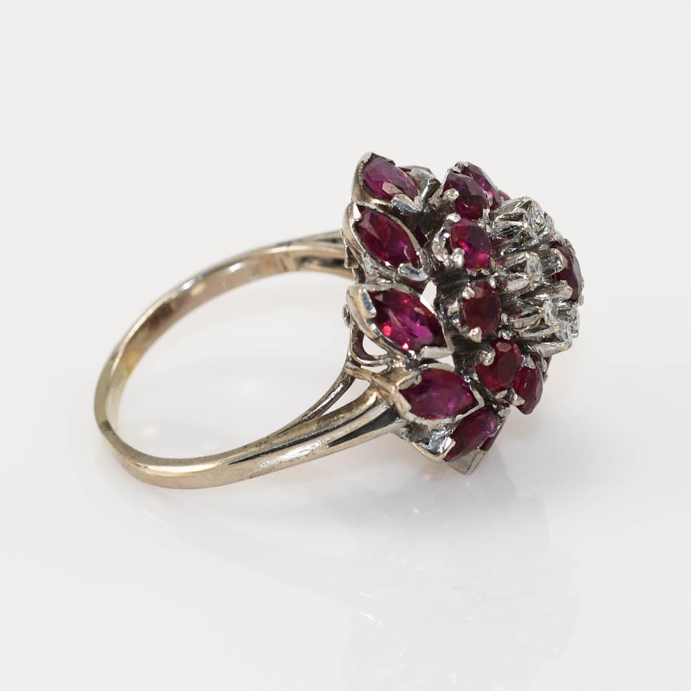 18k White Gold Ruby and Diamond Ring 3.50tcw, 8.8gr In Excellent Condition For Sale In Laguna Beach, CA
