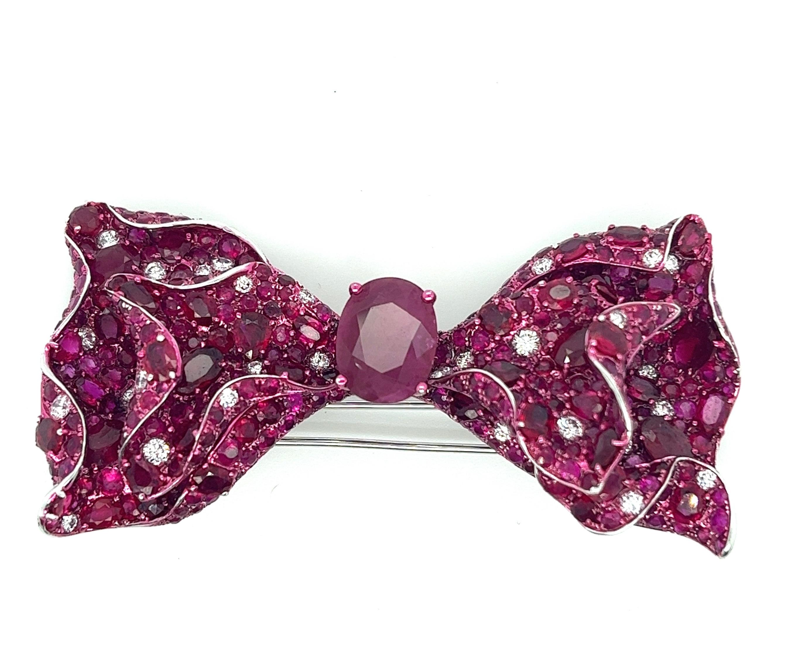 Round Cut 18K White Gold Ruby Bow Brooch with Diamonds For Sale