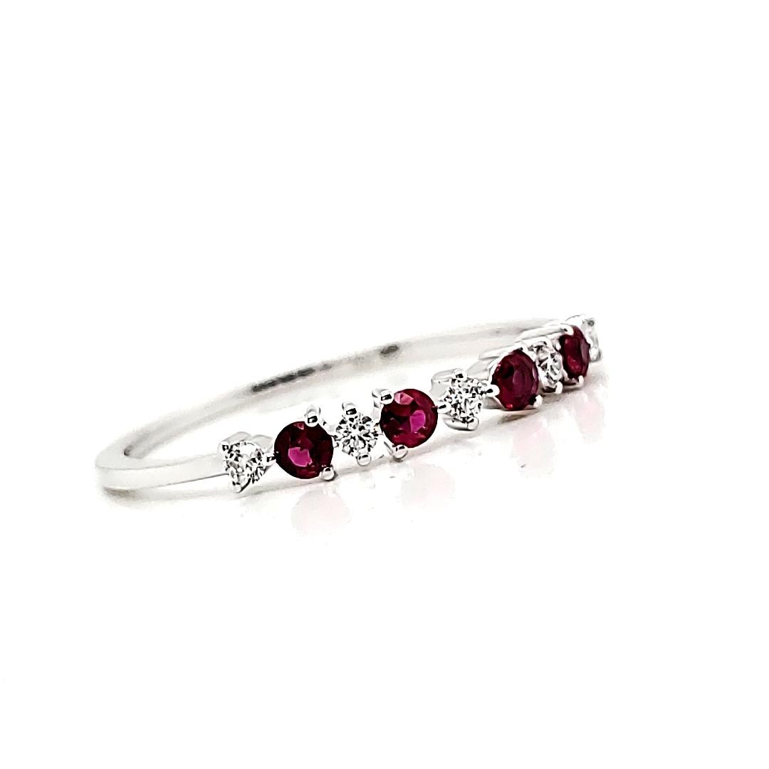 18k White Gold Ruby Cts 0.17 and Round Diamond Engagement Ring In New Condition For Sale In Hong Kong, HK