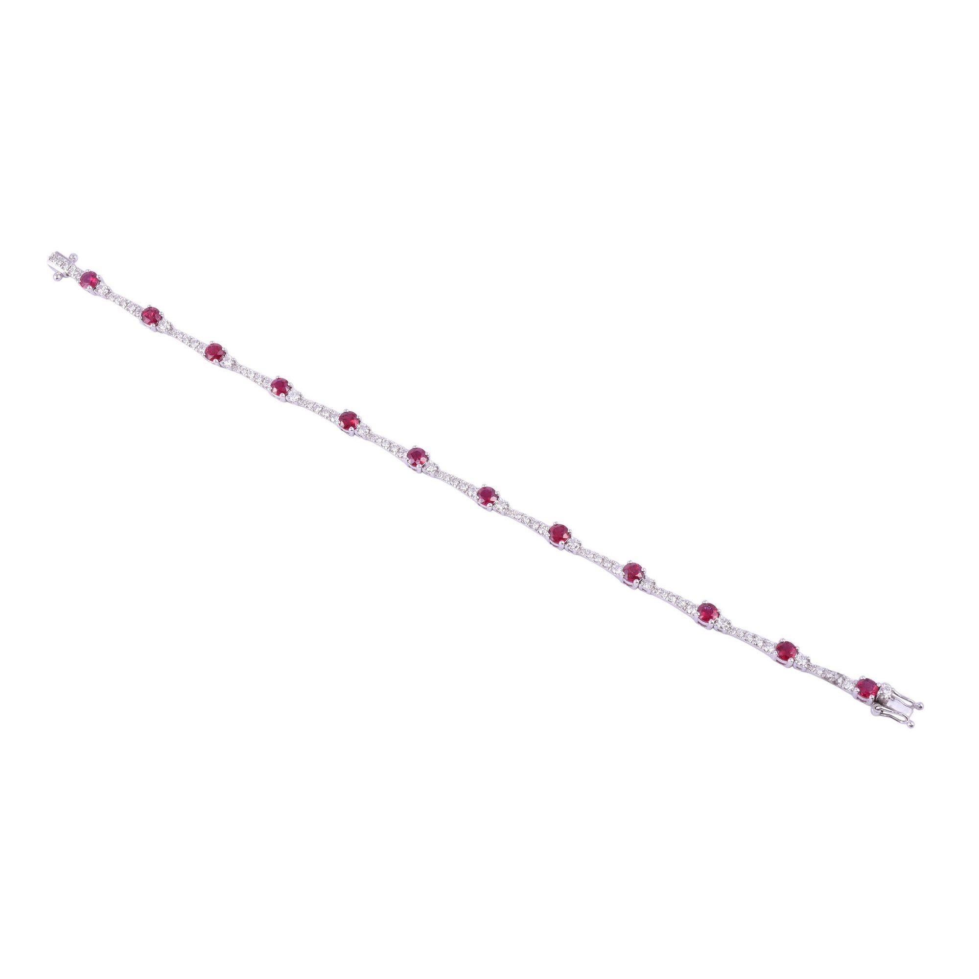 Armband aus 18 Karat Weißgold mit Rubin und Diamanten im Zustand „Gut“ im Angebot in Solvang, CA