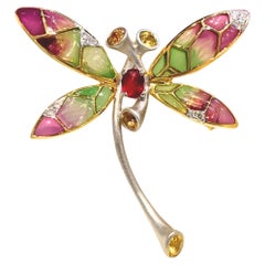 Broche libélula esmaltado de oro blanco de 18 quilates con rubíes y diamantes