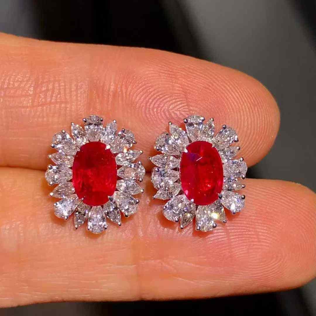 Orecchini a lobo con rubino e diamante in oro bianco 18k in vendita 7