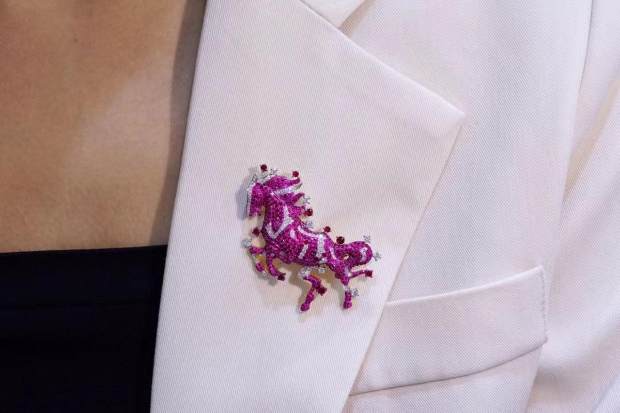 18K White Gold Ruby & Diamond Horse Brooch & Pendant For Sale 2