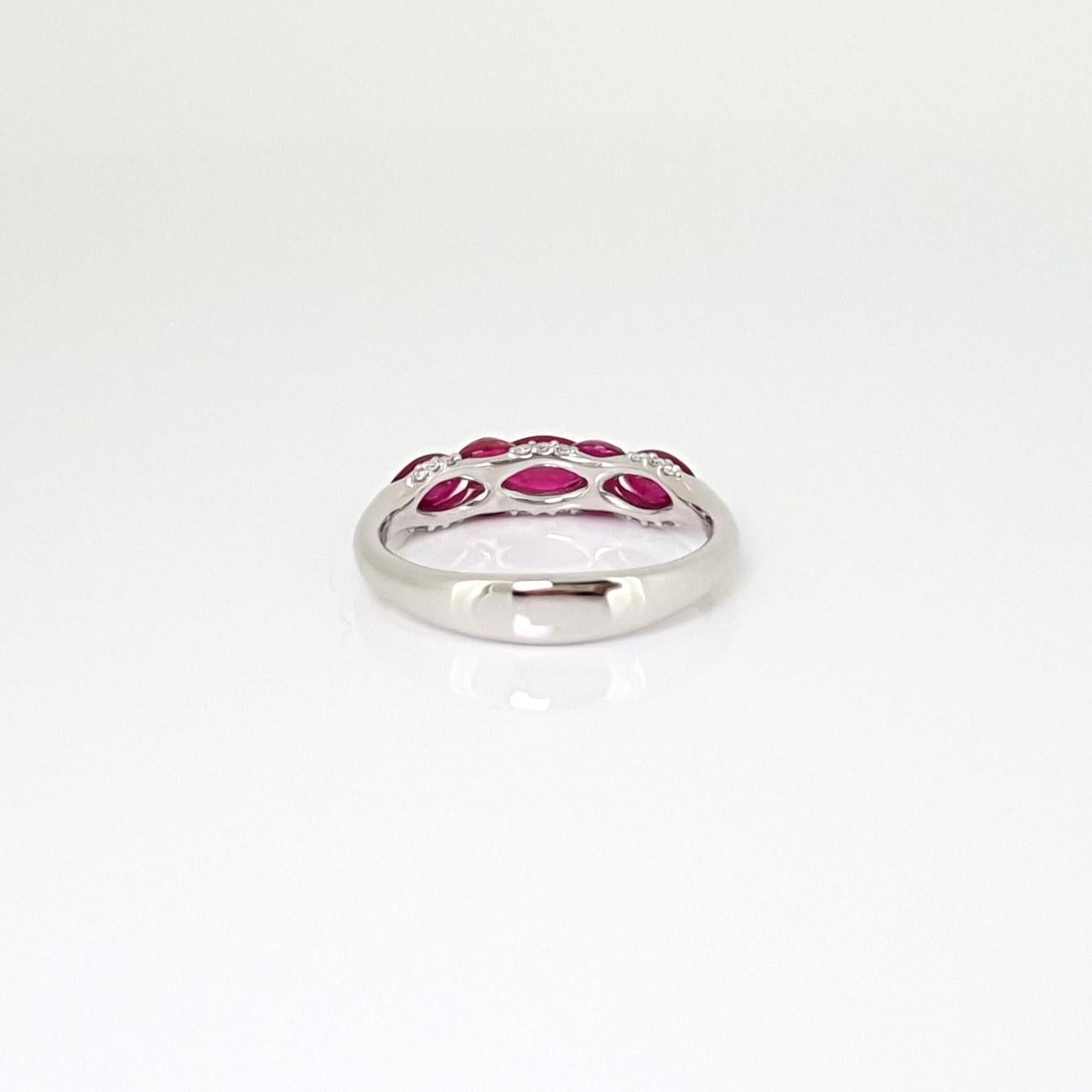 18K White Gold Ruby Diamond Ring by MOISEIKIN In New Condition For Sale In Hong Kong, HK