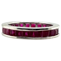 Anneau d'éternité en or blanc 18 carats et rubis taille 5