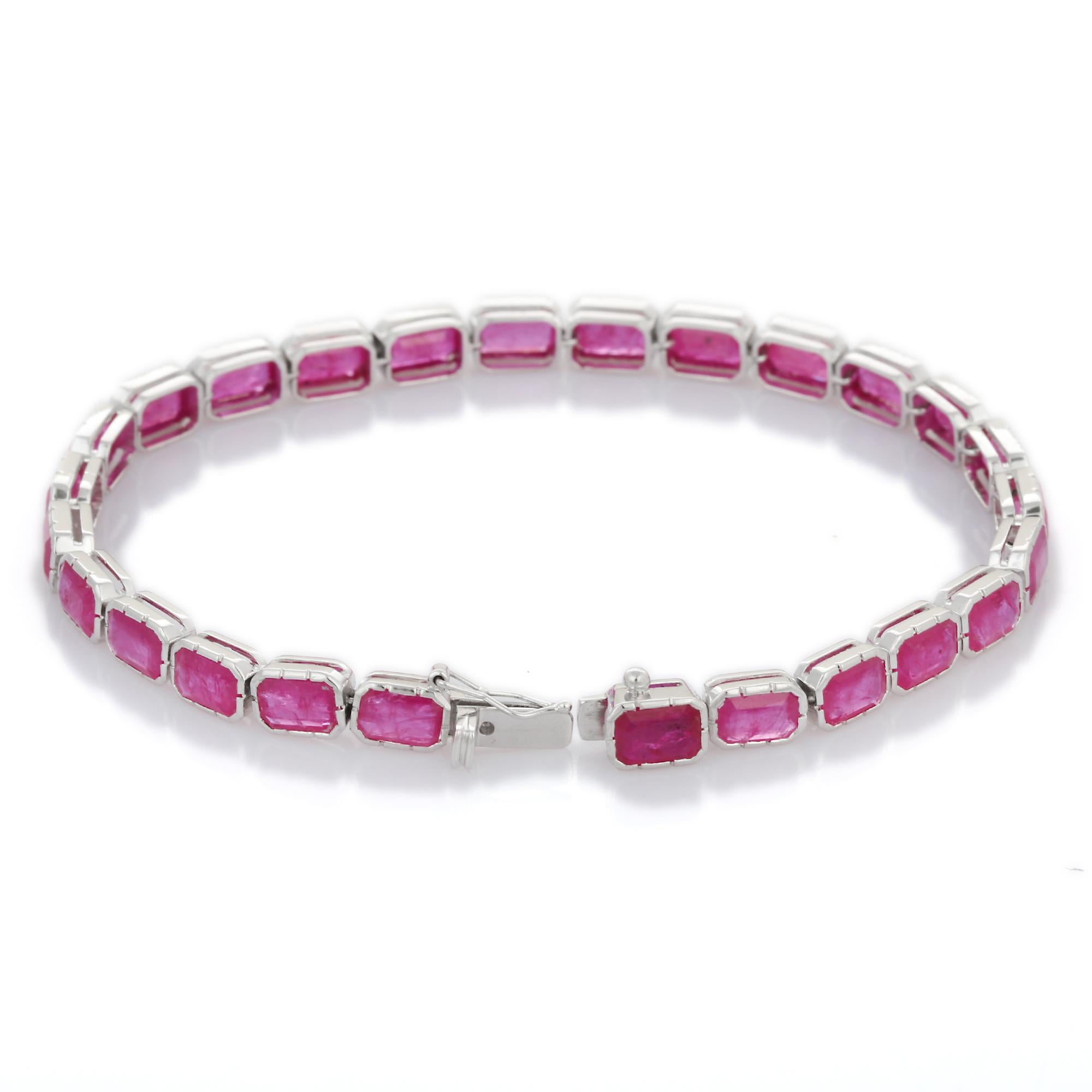 18K White Gold Ruby Octagon Tennis Bracelet In New Condition For Sale In New York, NY
