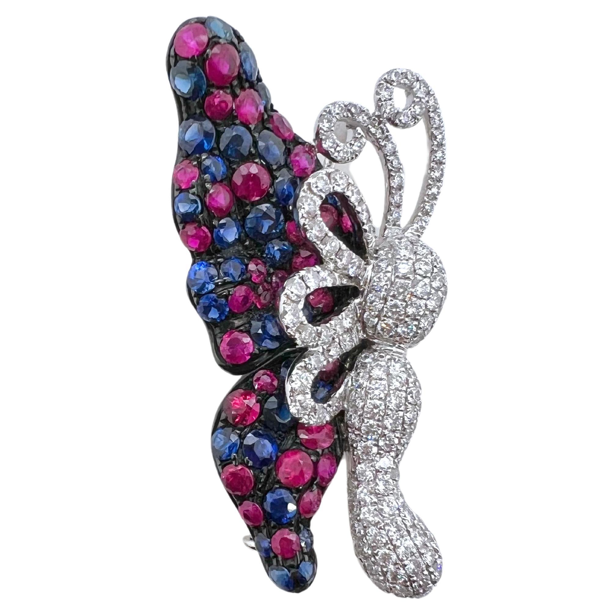 Broche et pendentif papillon en or blanc 18 carats, rubis, saphirs et diamants