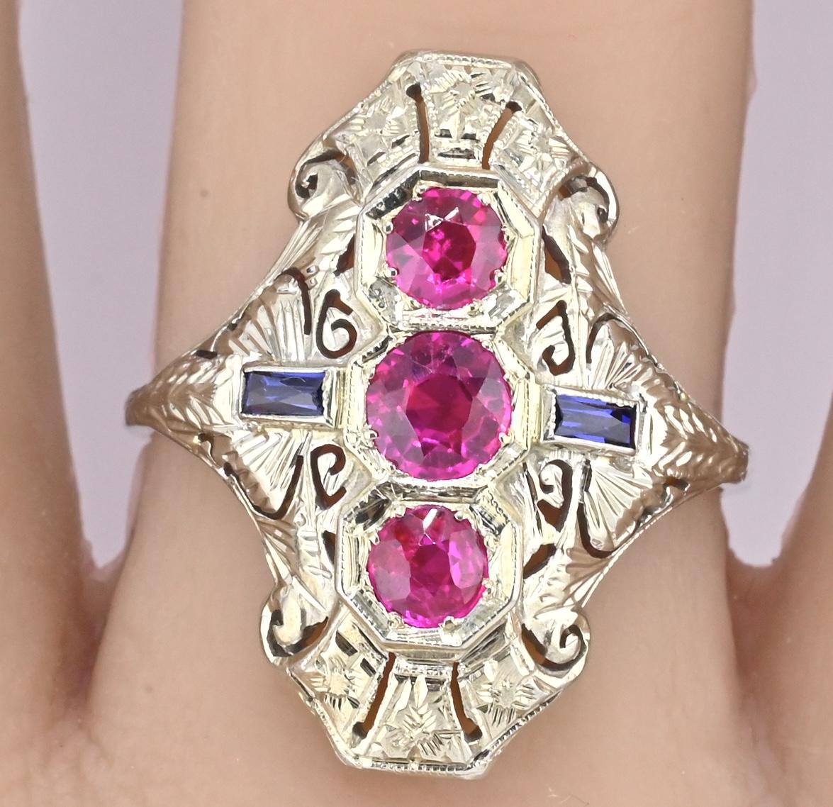 18K Weißgold Rubin & Saphir Ring Art Deco Zeitraum IGI zertifiziert Ring Größe 9,25 für Damen oder Herren im Angebot