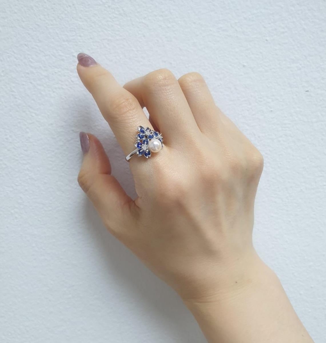 Round Cut 18K White Gold Sakura Floral  Akoya Pearl Sapphire Ring For Sale