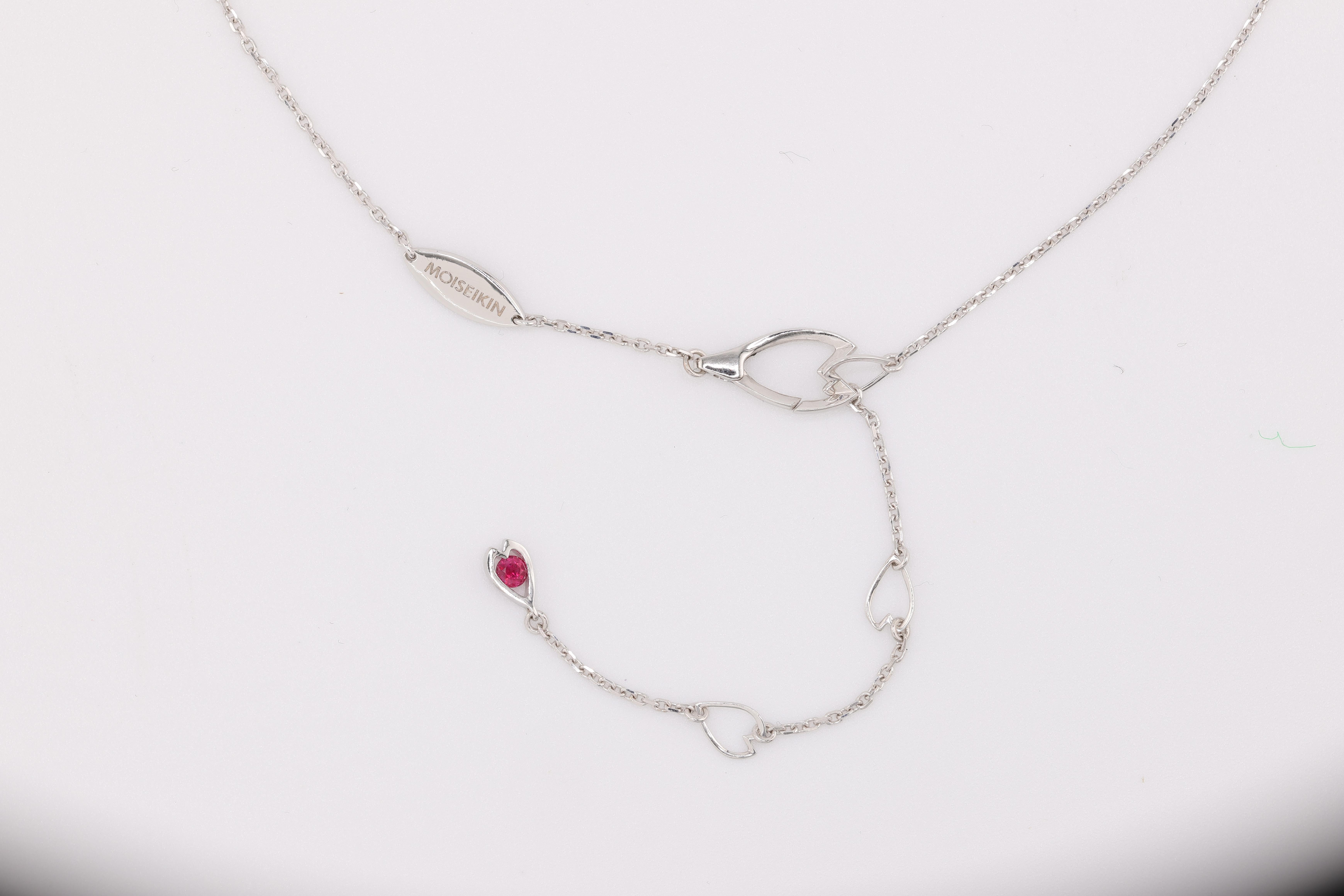 Taglio rotondo Fiore Sakura in oro bianco 18 carati  Collana Spinello Zaffiro in vendita
