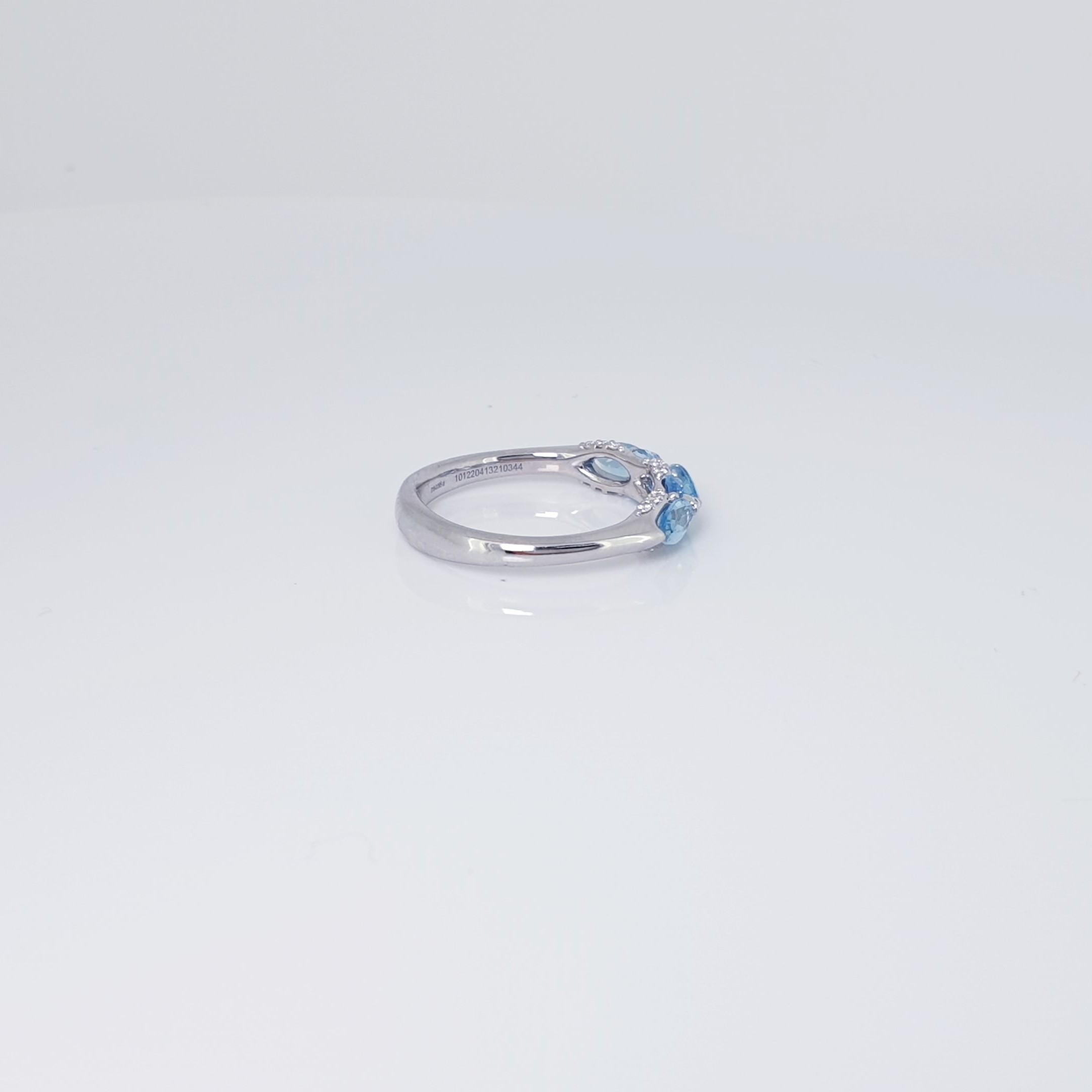 Contemporary 18K White Gold Santa Maria Aquamarine Diamond Ring For Sale