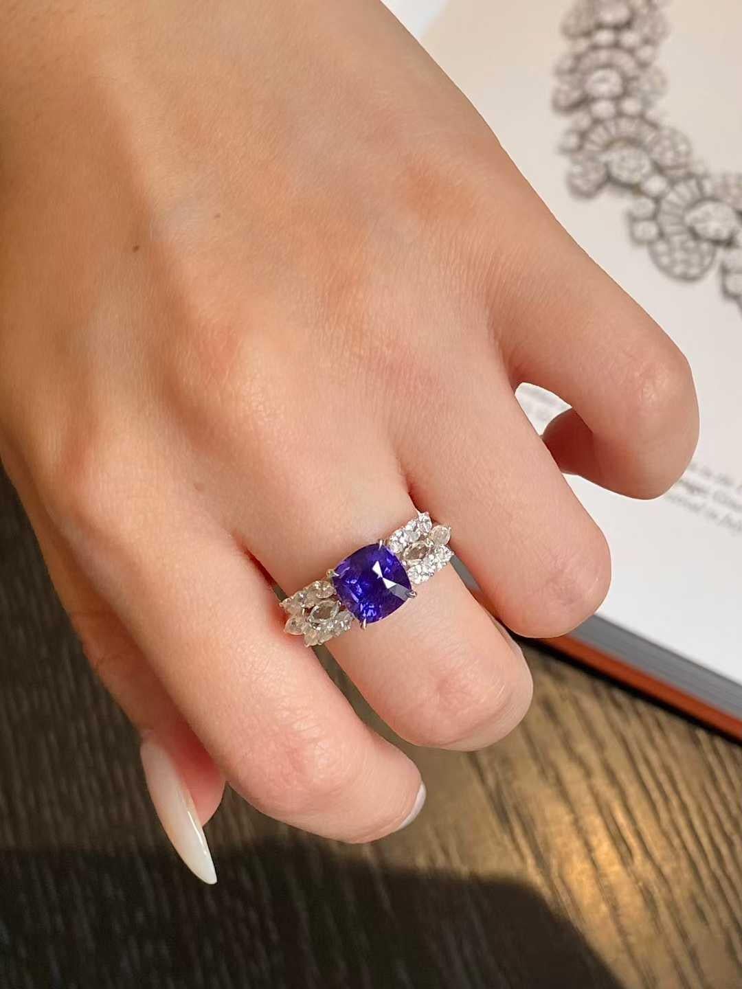 Bague en or blanc 18k saphir 3ct et diamants blancs 0.70ct Neuf - En vente à Bucharest, Romania