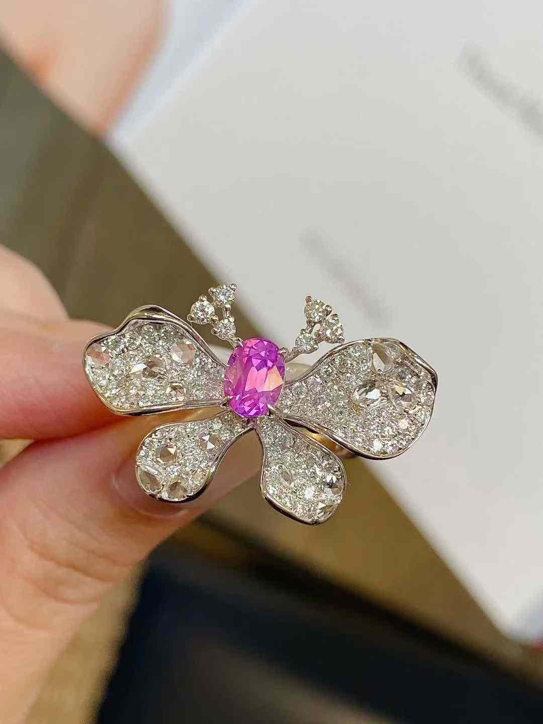 Donna Anello a farfalla con zaffiro e diamante in oro bianco 18 carati in vendita