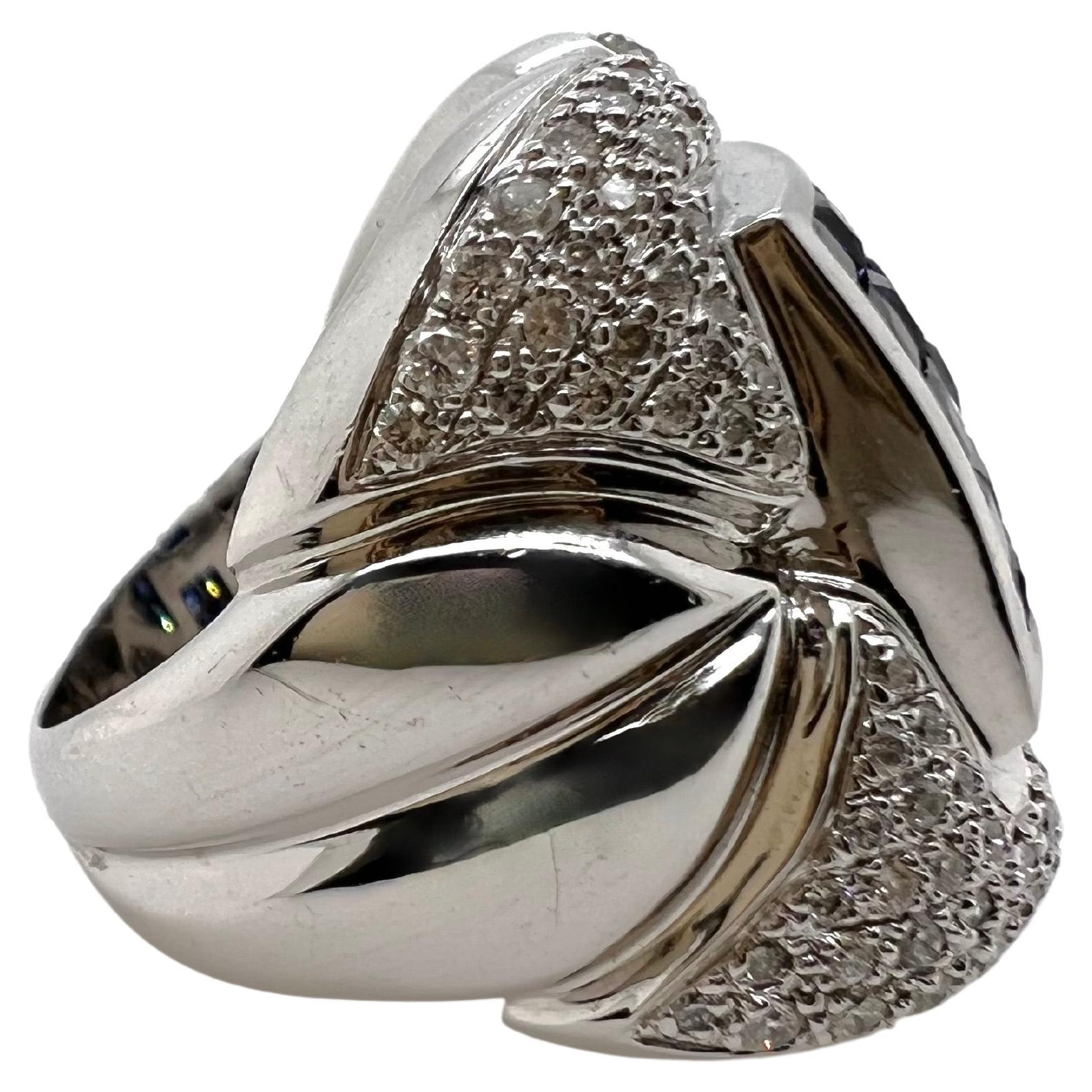 Contemporain Bague cocktail en or blanc 18 carats avec saphirs et diamants en vente