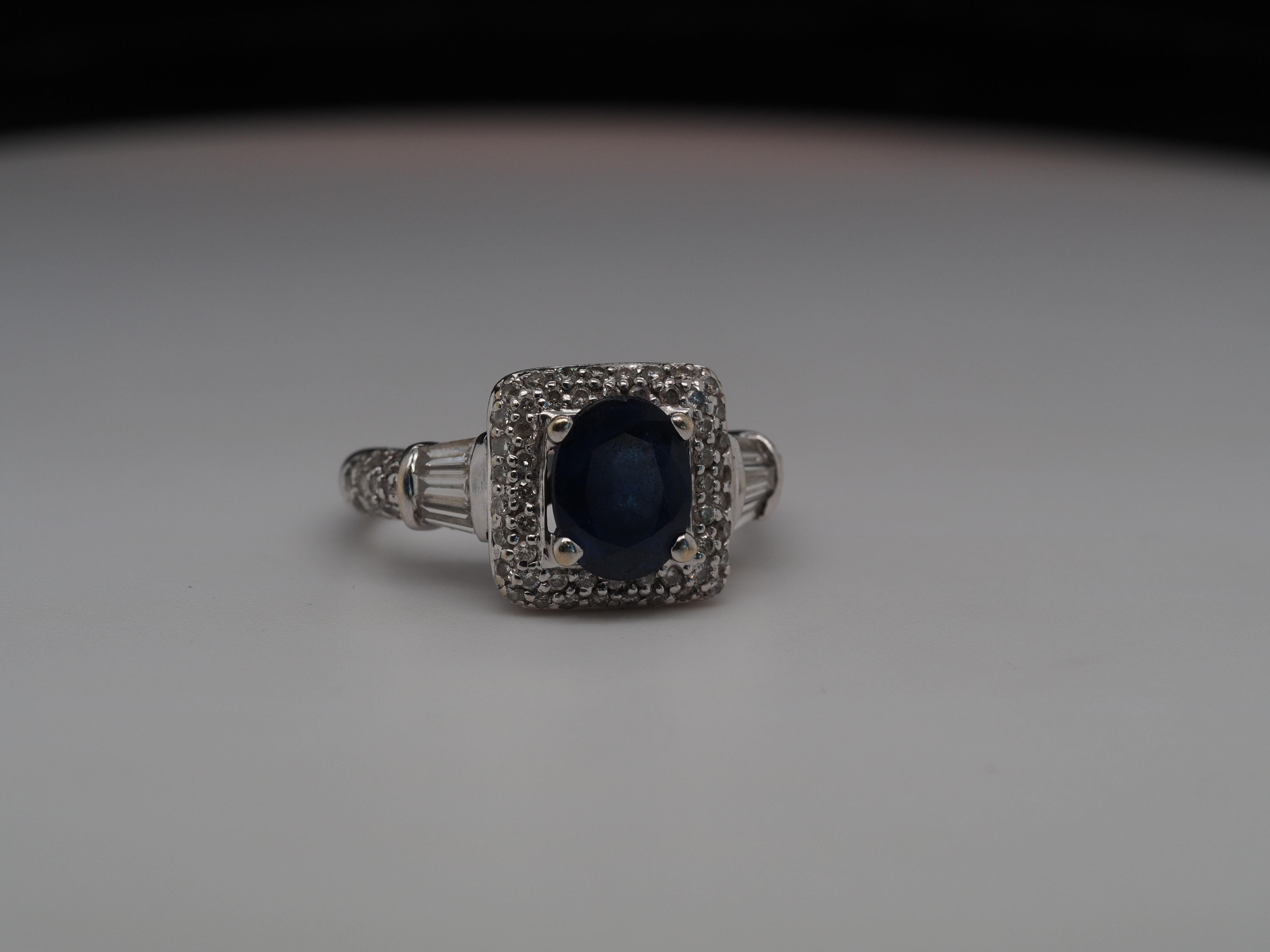 18k White Gold Sapphire and Diamond Engagement Ring In Good Condition For Sale In Atlanta, GA
