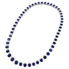 Collar de oro blanco de 18k con zafiros y diamantes