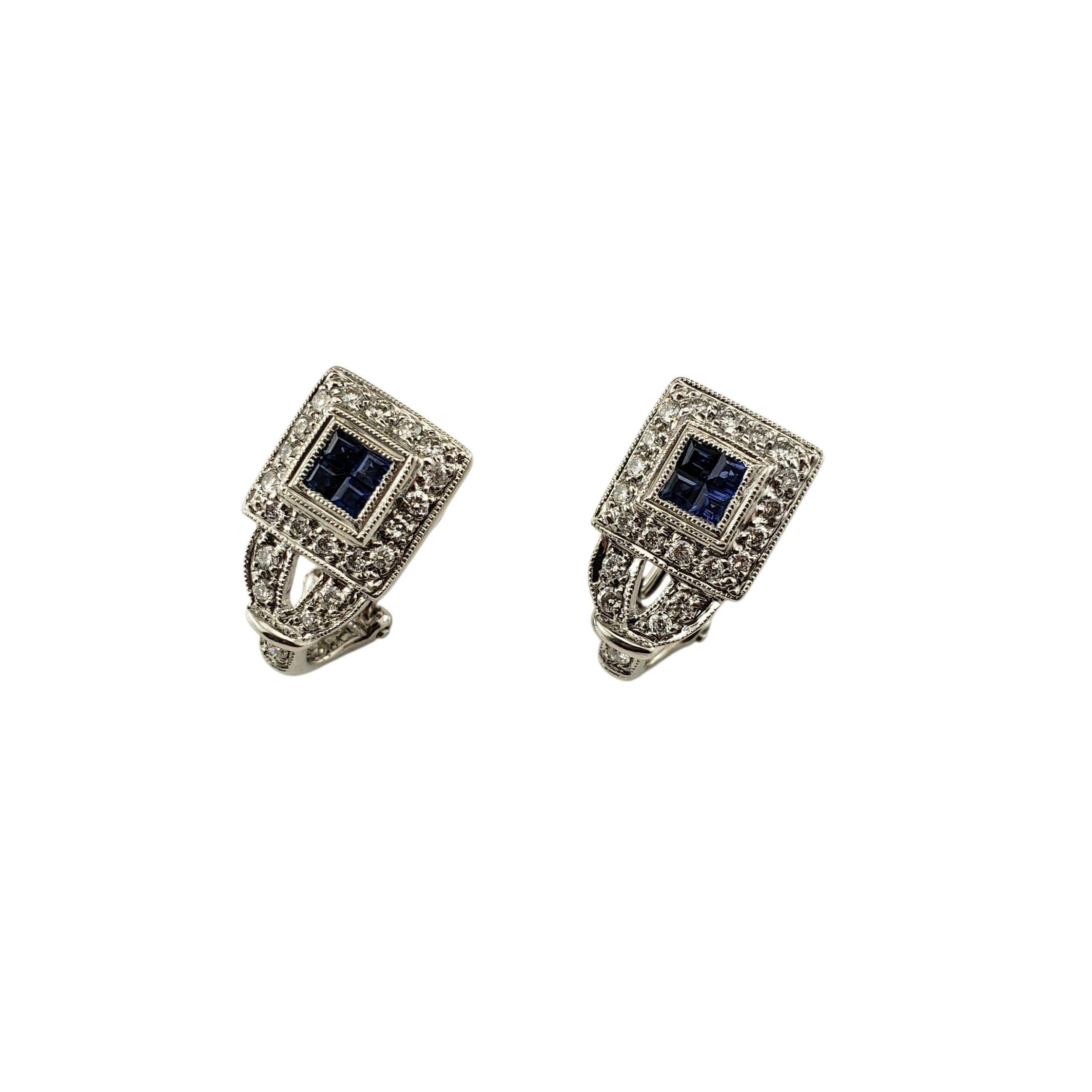 Boucles d'oreilles en or blanc 18K avec saphir et diamant JAGi Certified-

Ces superbes boucles d'oreilles présentent chacune quatre saphirs bleus naturels de taille carrée et 21 diamants ronds de taille brillant sertis dans de l'or blanc 18K.