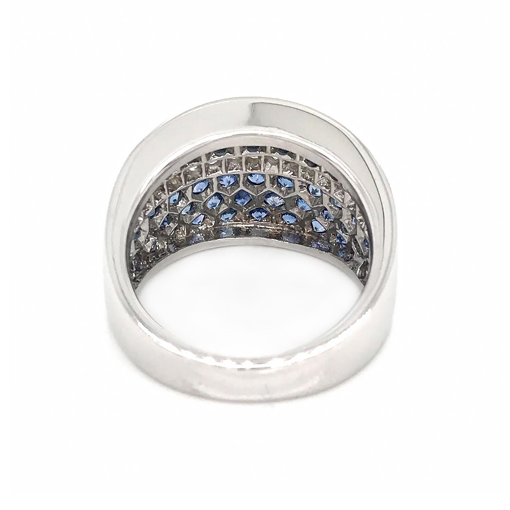 18 Karat White Gold Sapphire and Diamond Ring In Excellent Condition For Sale In New York, NY
