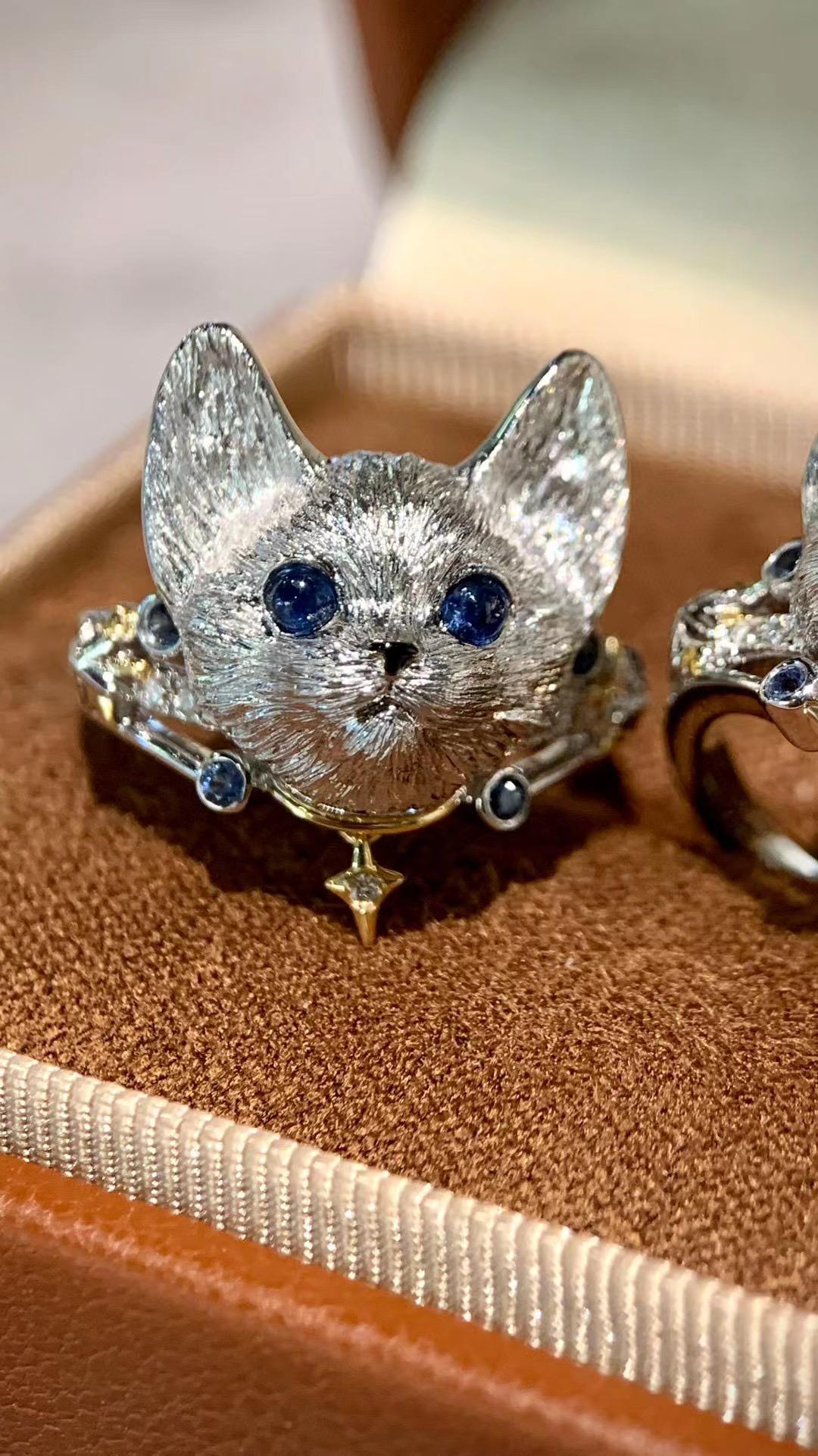 18K White Gold Sapphire & Diamond 'Cat Collection’ Ring For Sale 5