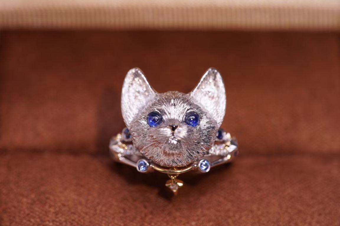 18K White Gold Sapphire & Diamond 'Cat Collection’ Ring For Sale 9