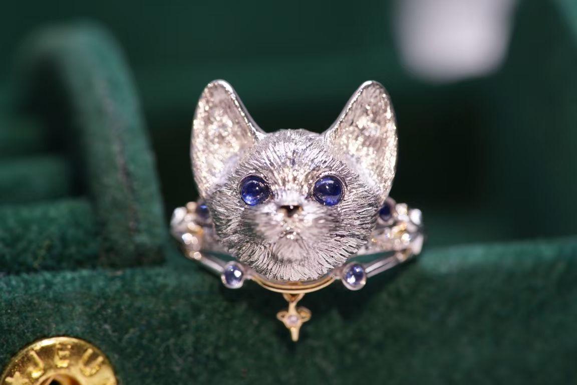 18K White Gold Sapphire & Diamond 'Cat Collection’ Ring For Sale 10