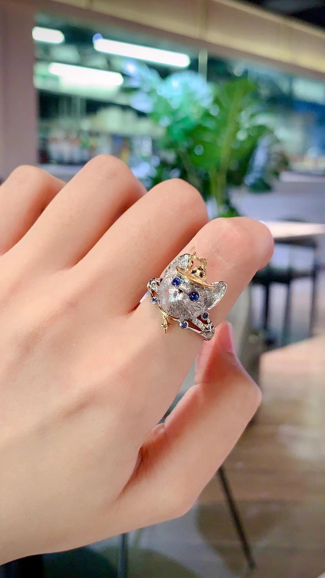Women's or Men's 18K White Gold Sapphire & Diamond 'Cat' Collection Ring For Sale