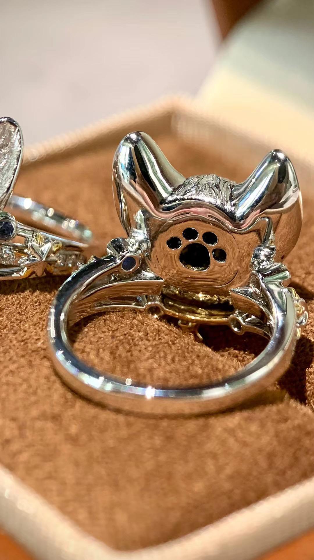 18K White Gold Sapphire & Diamond 'Cat' Collection Ring For Sale 1