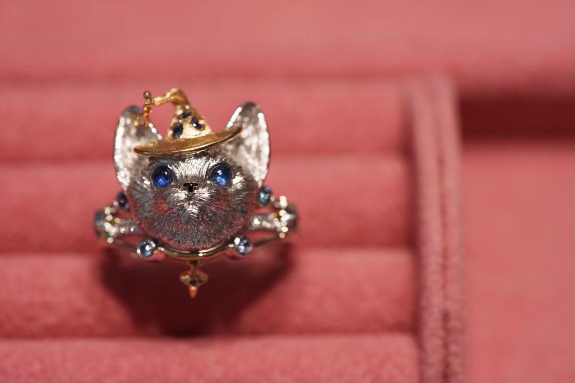 18K White Gold Sapphire & Diamond 'Cat' Collection Ring For Sale 2