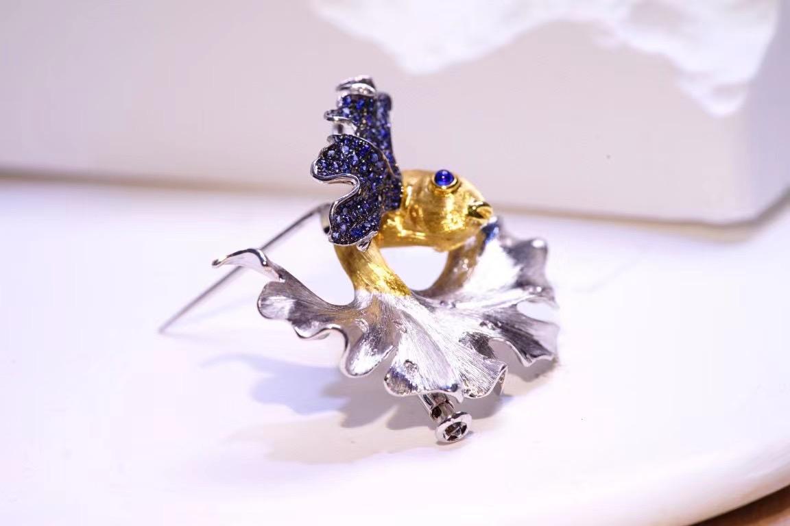 Spilla/pendente con zaffiro e diamante in oro bianco 18 carati in vendita 4
