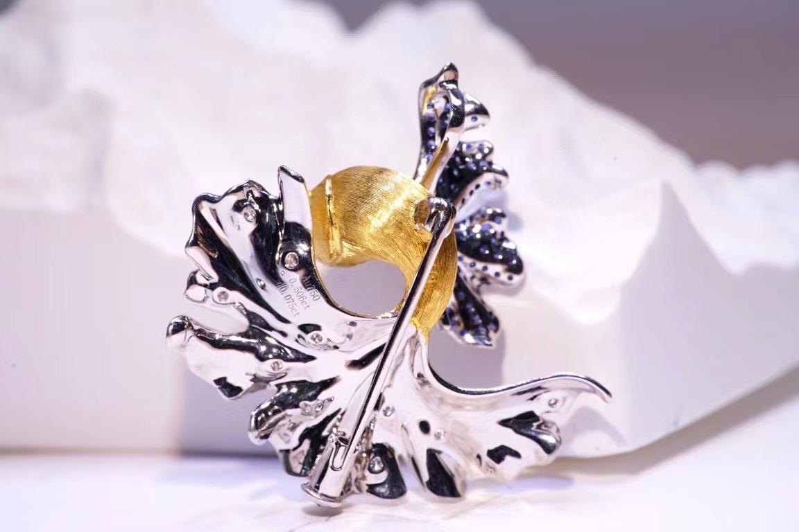 Spilla/pendente con zaffiro e diamante in oro bianco 18 carati in vendita 2