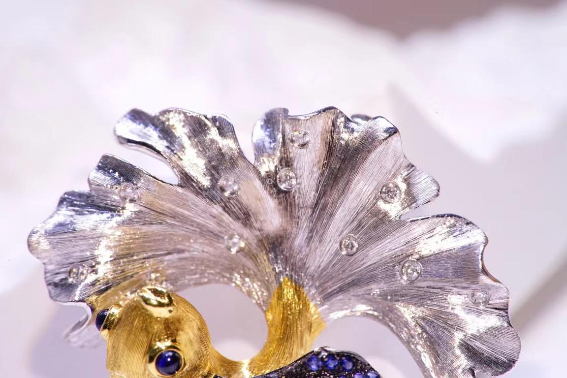 Spilla/pendente con zaffiro e diamante in oro bianco 18 carati in vendita 3