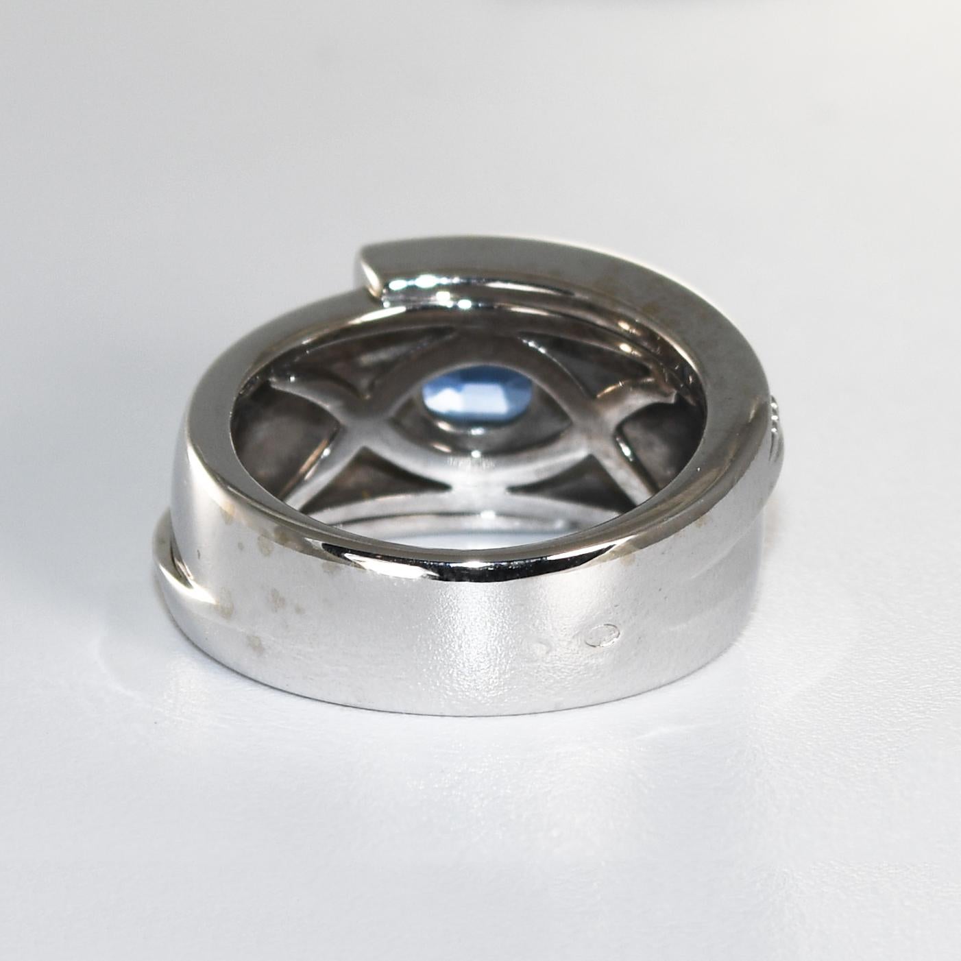 18K White Gold Sapphire & Diamond Ring 13.2g im Zustand „Hervorragend“ im Angebot in Laguna Beach, CA