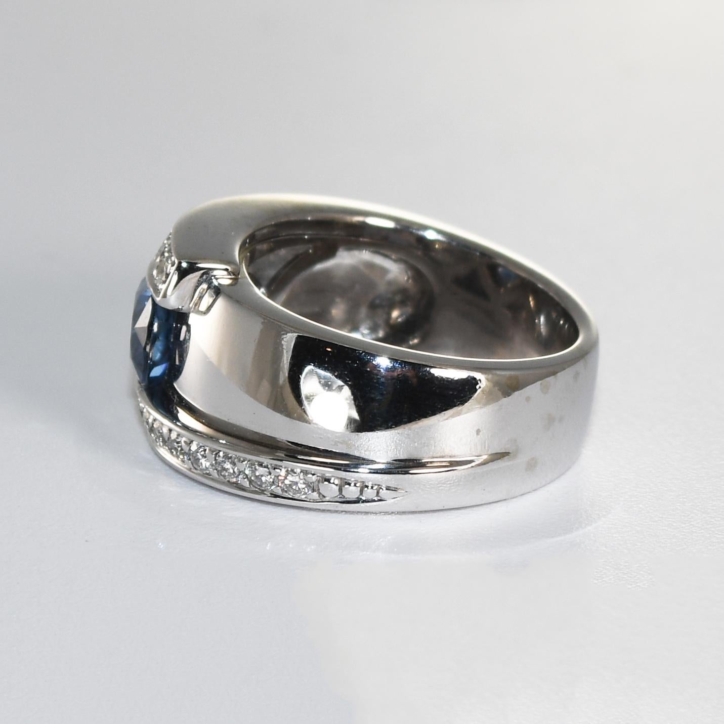 18K White Gold Sapphire & Diamond Ring 13.2g für Damen oder Herren im Angebot