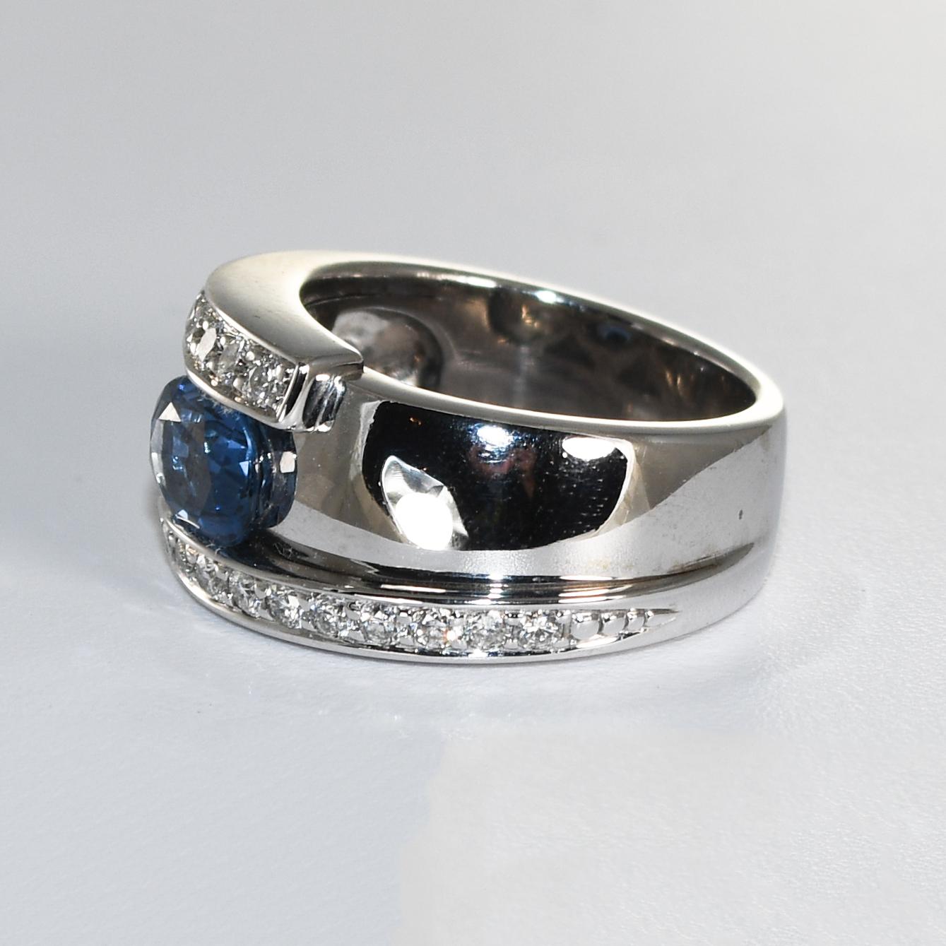 18K White Gold Sapphire & Diamond Ring 13.2g im Angebot 1
