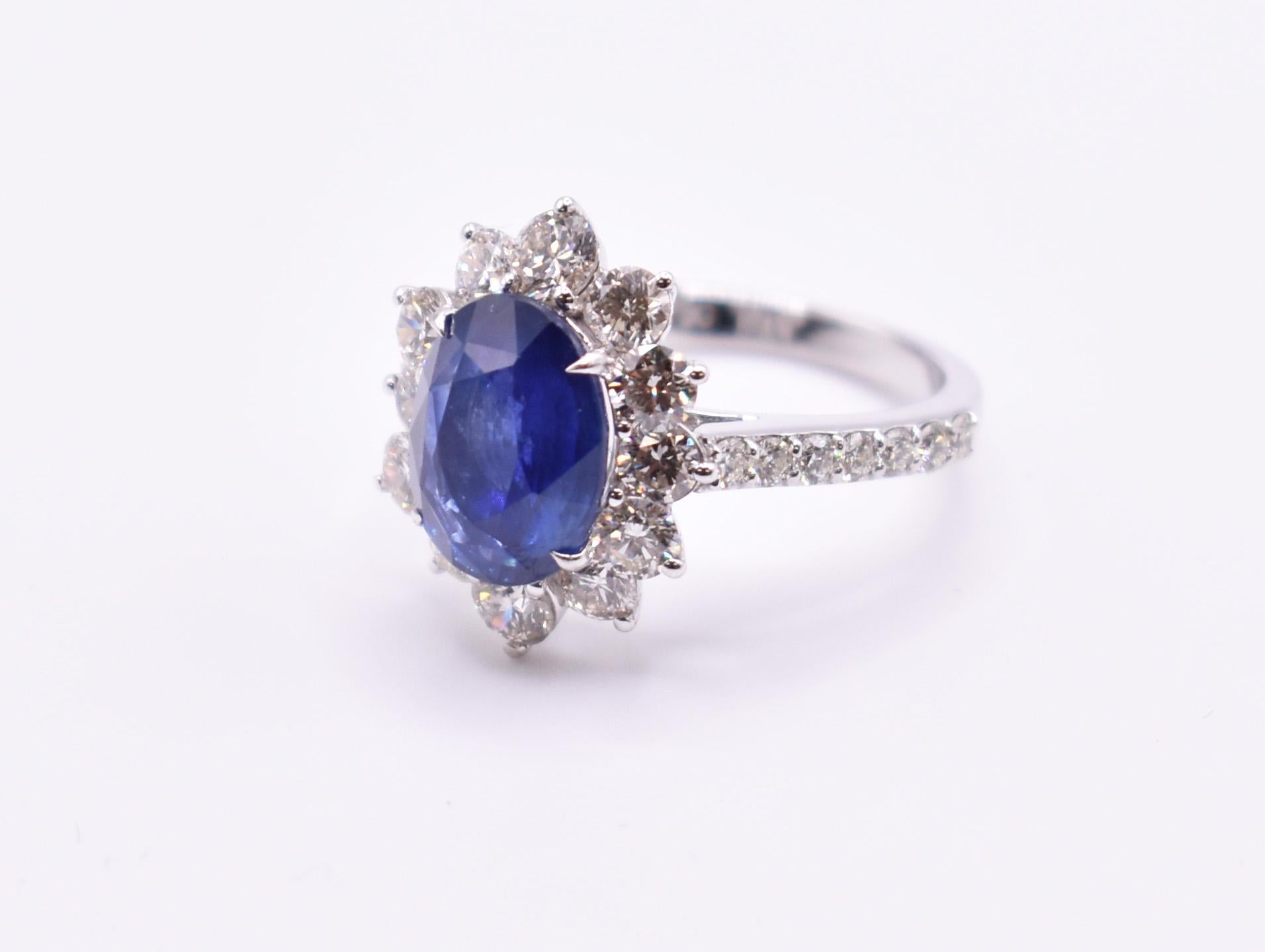 18K White Gold Sapphire & Diamond Ring In New Condition For Sale In Chelmsford, GB