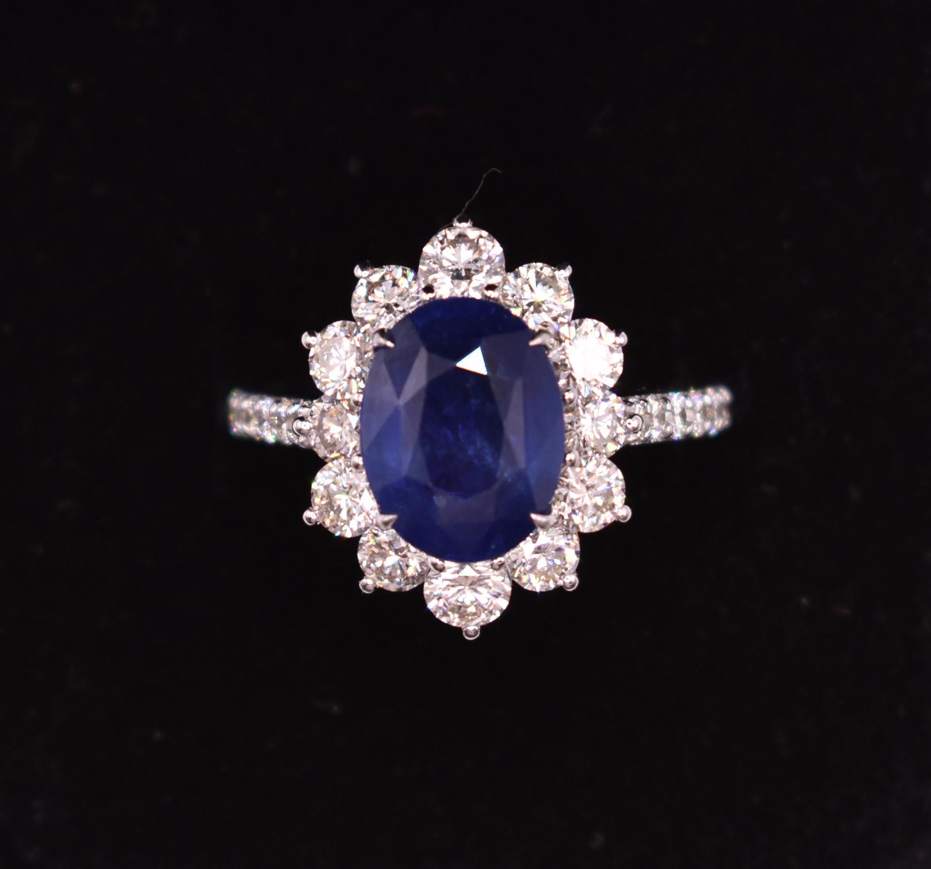 18K White Gold Sapphire & Diamond Ring For Sale 2