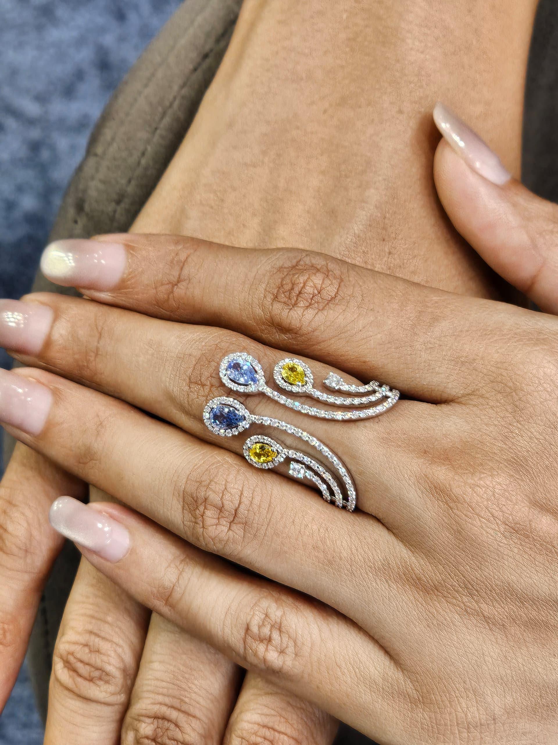 Moderne Bague en or blanc 18 carats saphir et diamant - Contraste saisissant entre le bleu et le jaune en vente