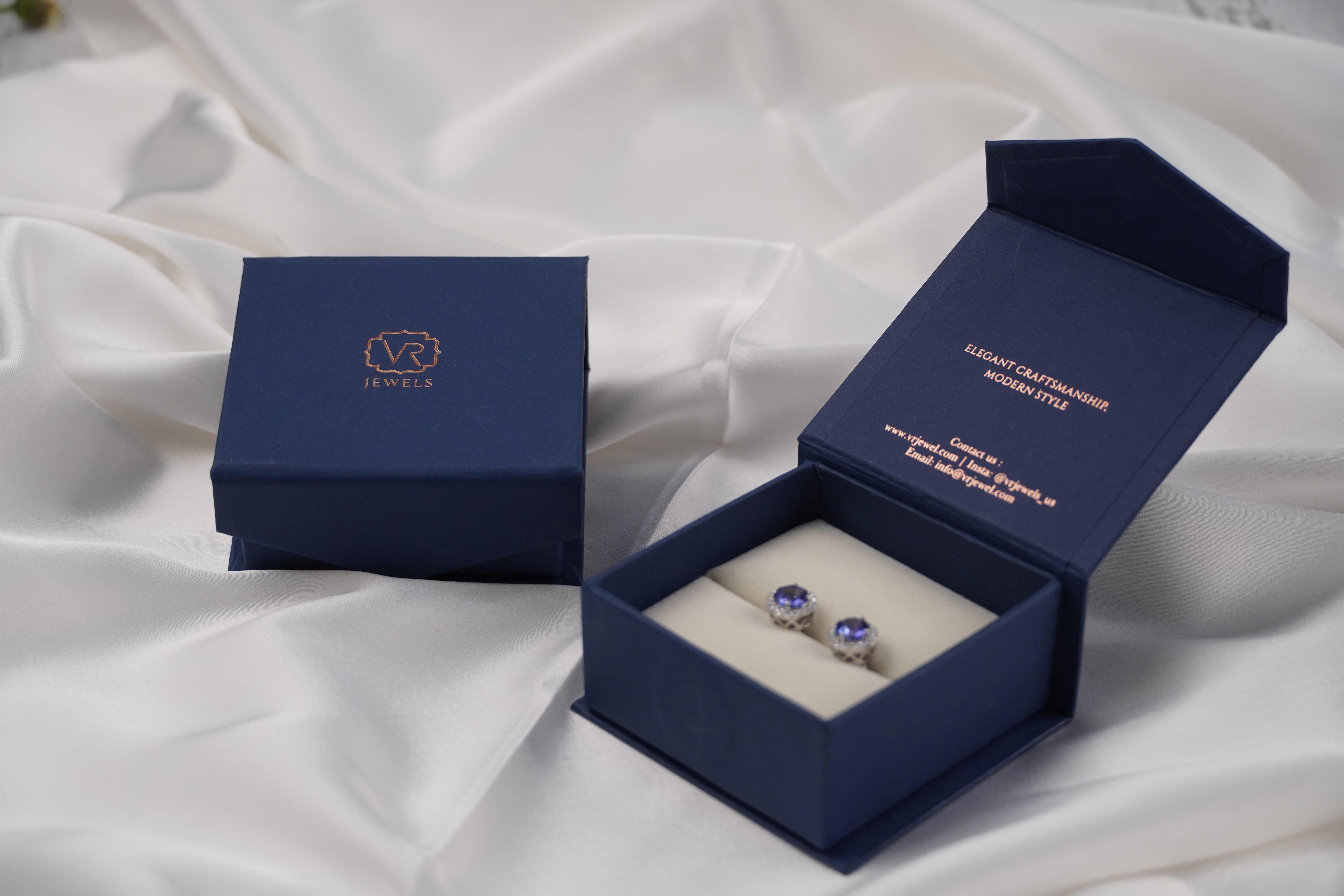 18K White Gold Sapphire Diamond Studs In New Condition For Sale In Houston, TX
