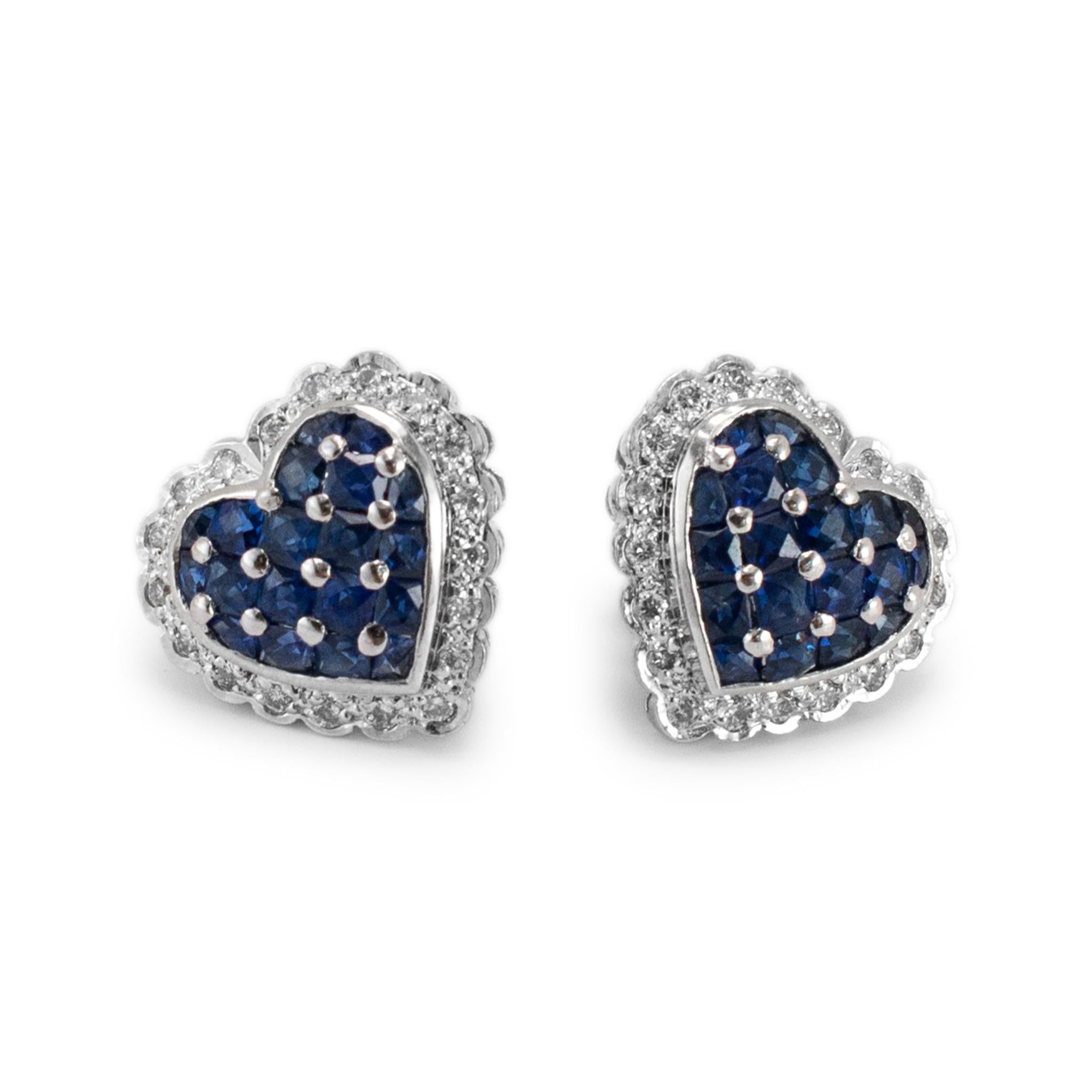 Donna Orecchini a cuore con diamante e zaffiro aureolato in oro bianco 18 carati in vendita