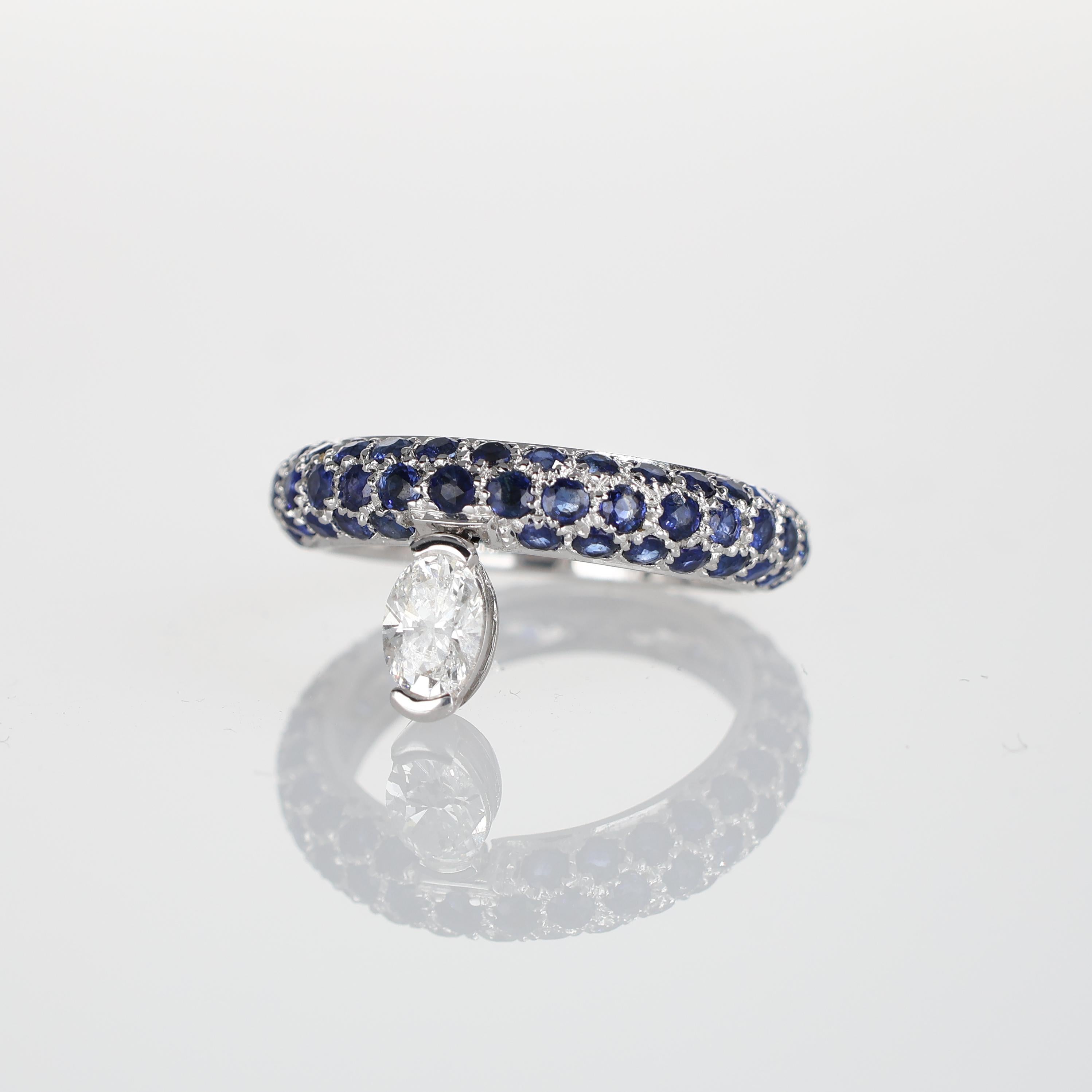 18K White Gold Sapphire Pavé Ring with Suspended Oval Diamond In New Condition For Sale In Bergamo, BG