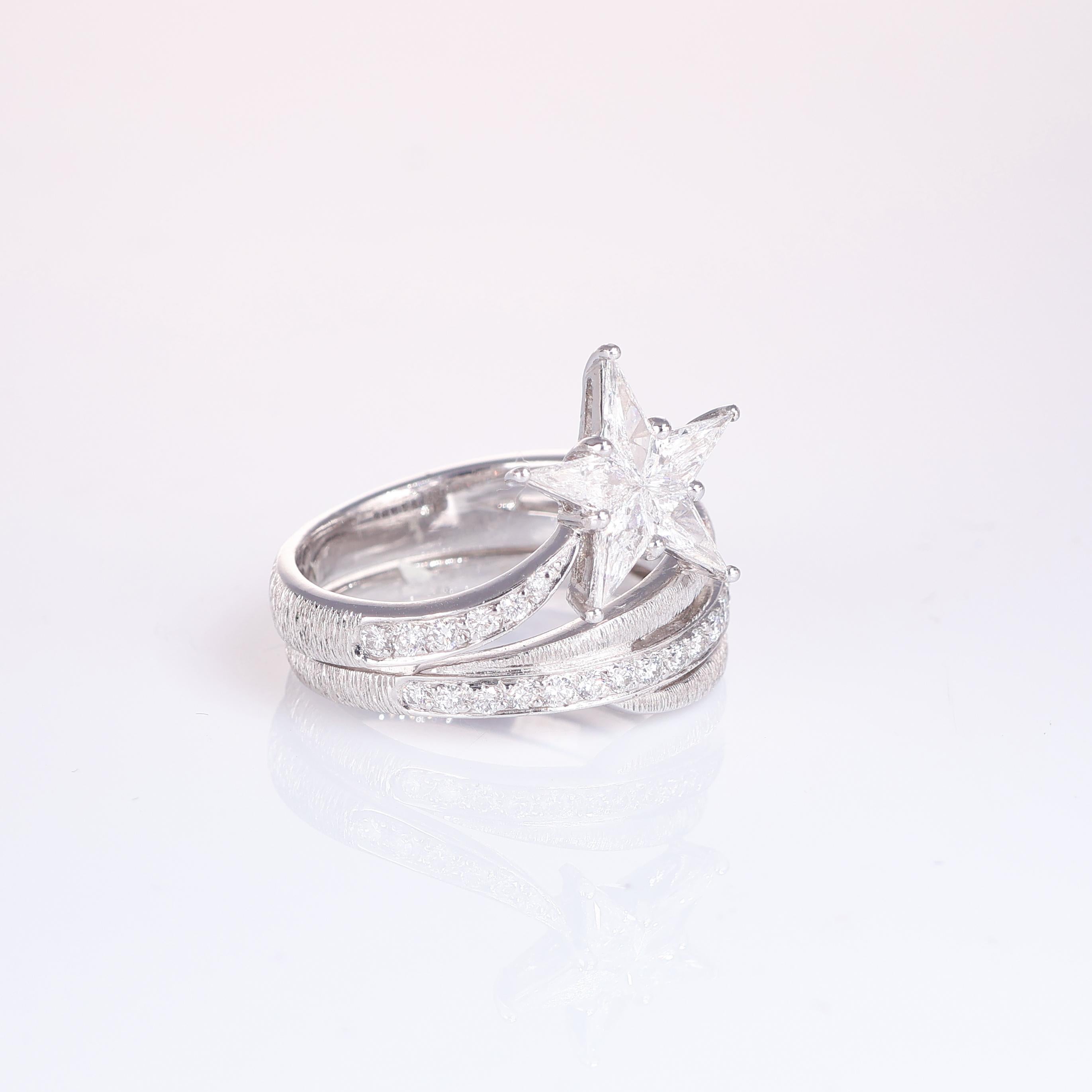 Brilliant Cut 18K White Gold Satin Solitaire Ring with Shooting Star Design For Sale